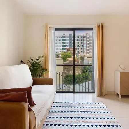 Forum T0 Apartment Funchal (Madeira)